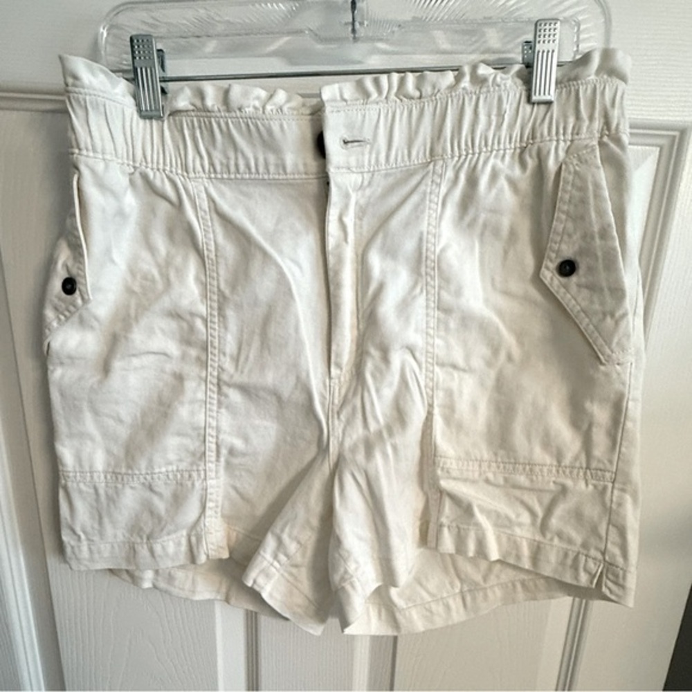 Women’s Old Navy Women's Off-White Shorts Size Medium